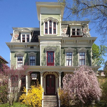 Hudson City Bed And Breakfast ภายนอก รูปภาพ