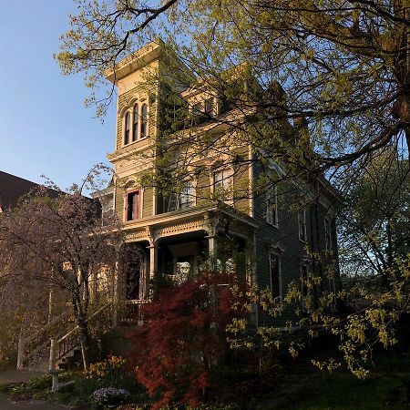 Hudson City Bed And Breakfast ภายนอก รูปภาพ