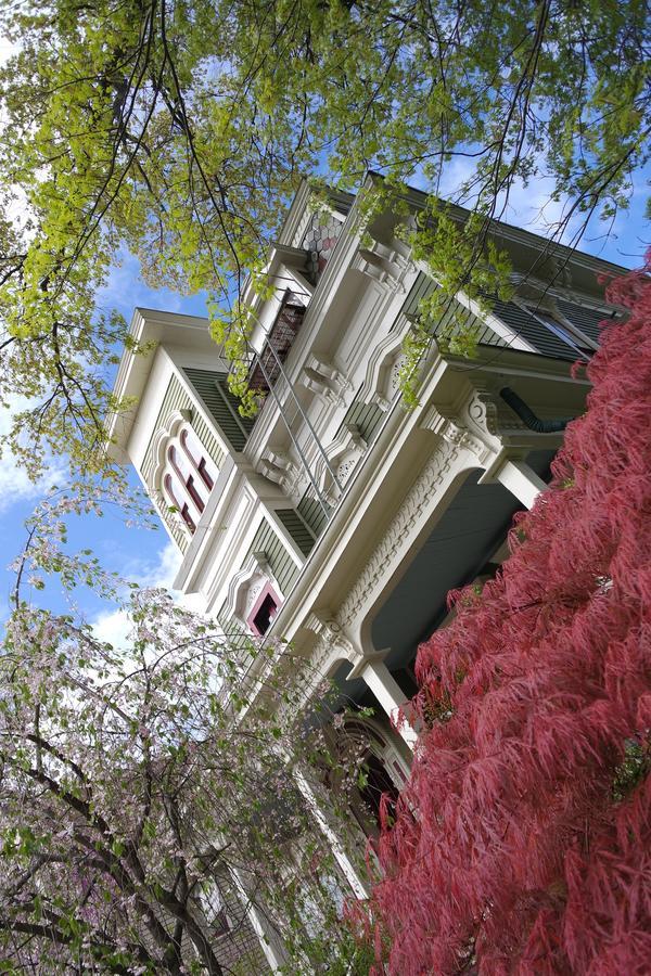 Hudson City Bed And Breakfast ภายนอก รูปภาพ