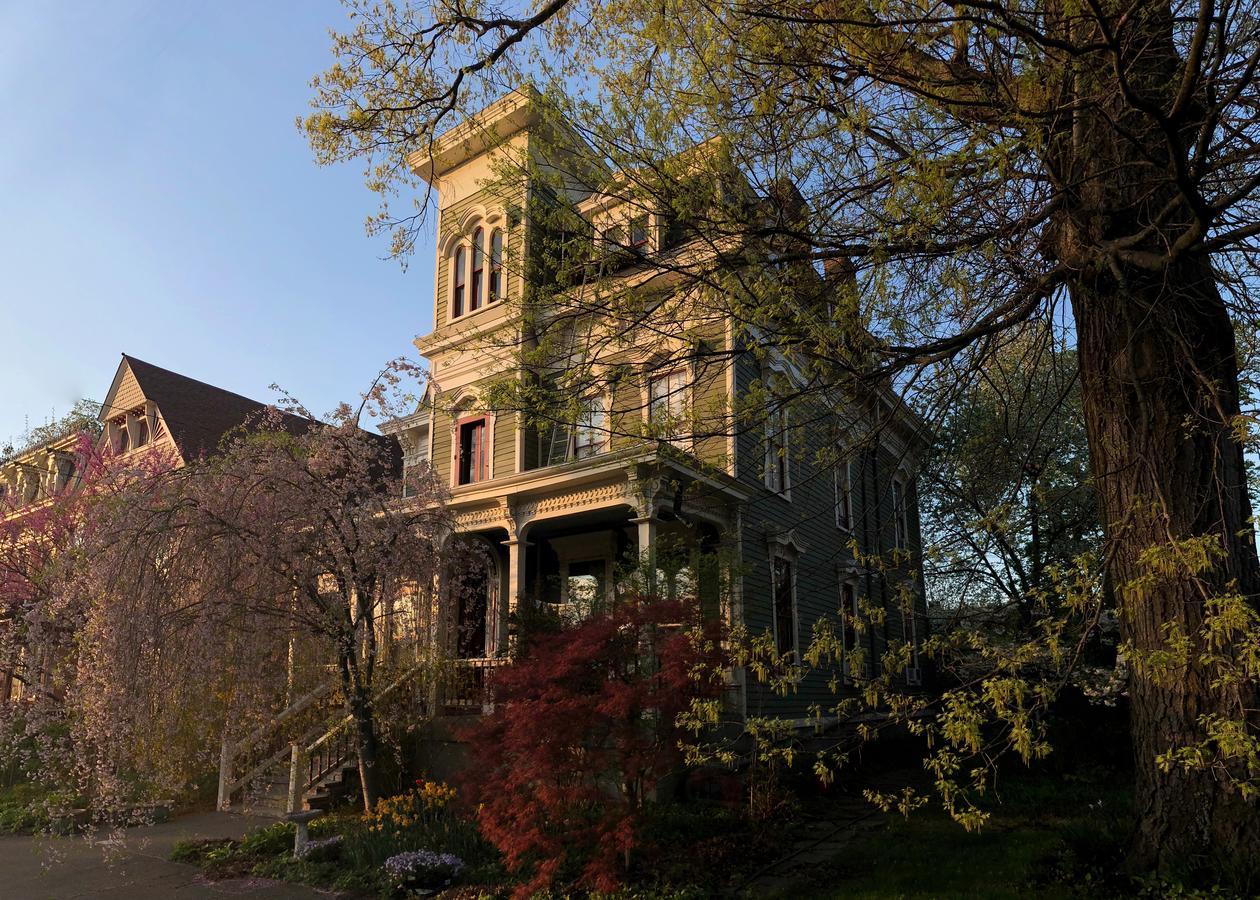Hudson City Bed And Breakfast ภายนอก รูปภาพ
